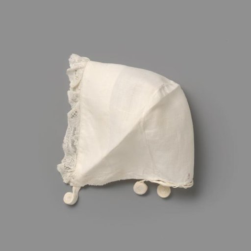 Children's cap of linen with lace strips