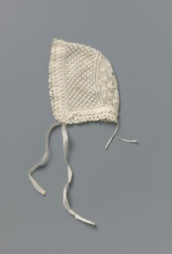 Crocheted cap of white cotton, decorated with a scalloped edge, dotted pattern and floral motif