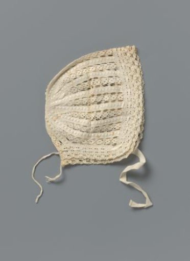 Crocheted cap of white cotton with bands featuring purls and openwork bands