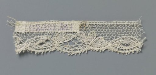 Strip of bobbin lace with a series of different oval shapes