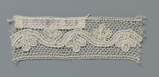 Strip of bobbin lace with a wavy line and three-lobed leaves