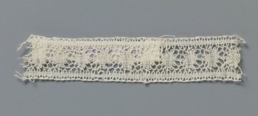 Strip of bobbin lace with a row of snowflakes between two straight lines