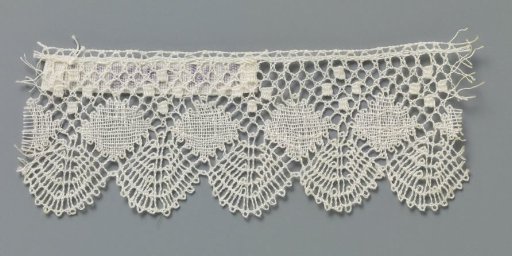 Strip of bobbin lace with lozenges between fan-shaped shells