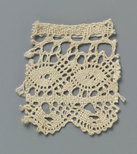 Strip of bobbin lace with pointed ovals