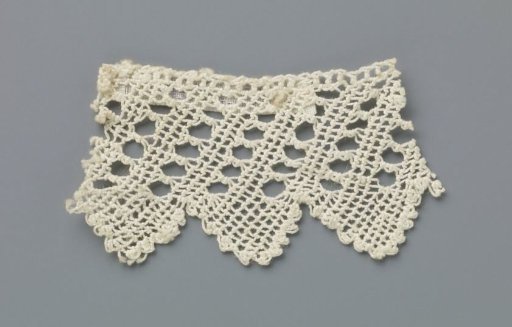 Strip of knotted lace with diagonal lines and shells