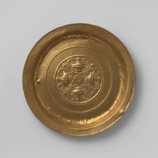 Plate with Renaissance vases