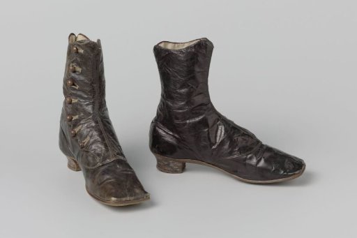 Buttoned boot for a child of (golden tower) leather in brown