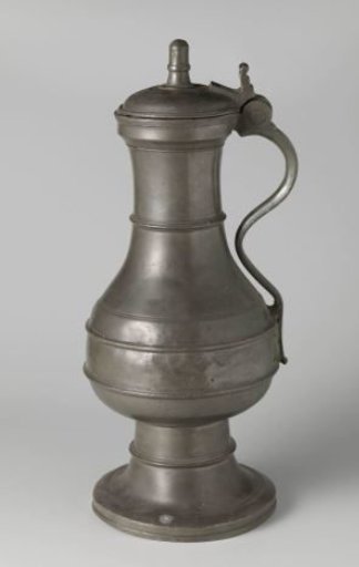 Tin chamber pot with lid