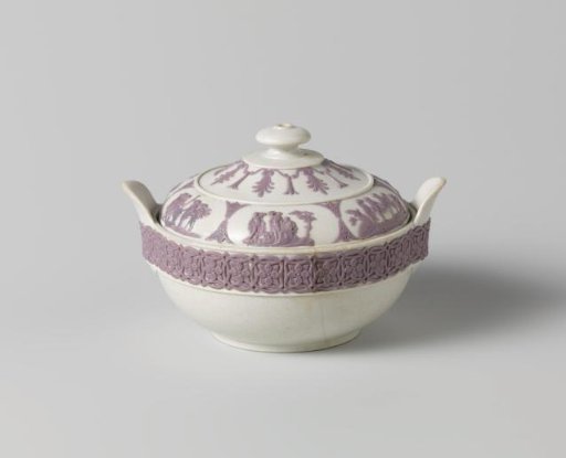 Lid of stoneware, decorated with purple appliqués