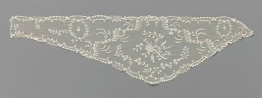 Engageante of needle lace with an asymmetrical flower branch in a symmetrical frame