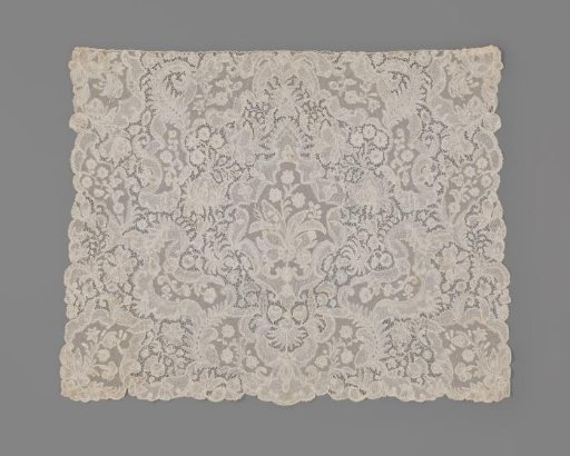 Square jabot of Vieux Bruxelles bobbin lace