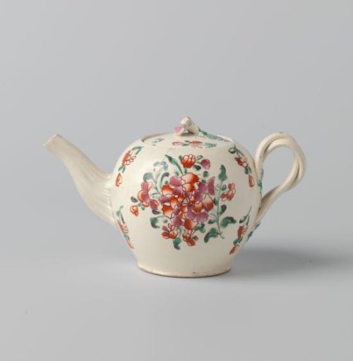 Lid of hard-fired earthenware, Leeds creamware with polychrome decoration on the glaze