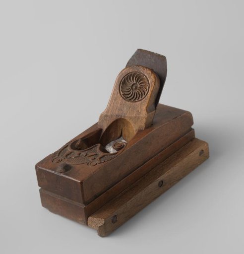Spoke plane with carving and the year 1751