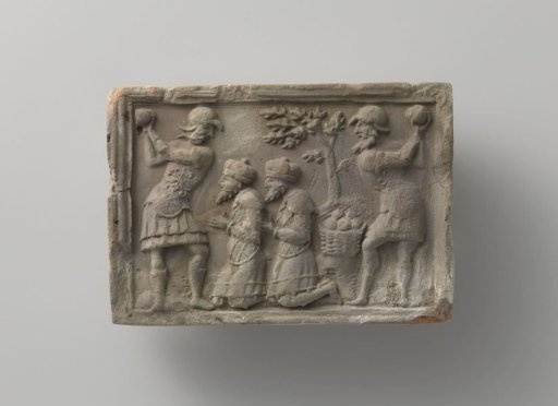 Fireplace with a representation of the stoning of the elders from the history of Susanna
