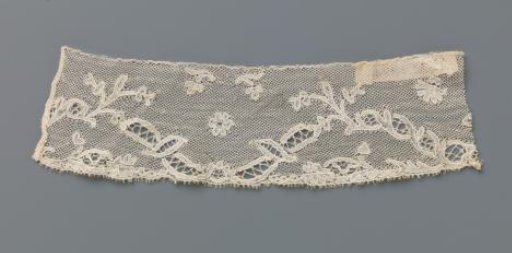 Strip of Bobbin Lace with Wavy Double Leaf Garland and Loose Rosette Flower