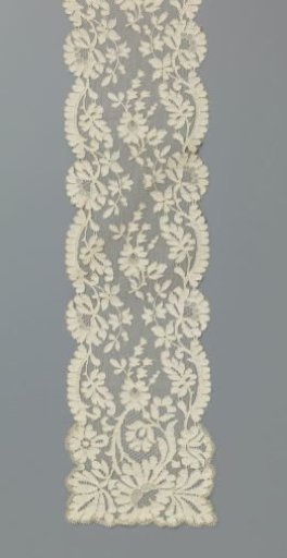 Sash of machine-made lace with flowers and leaves