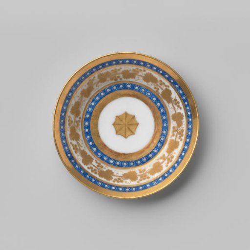 Saucer with a grapevine
