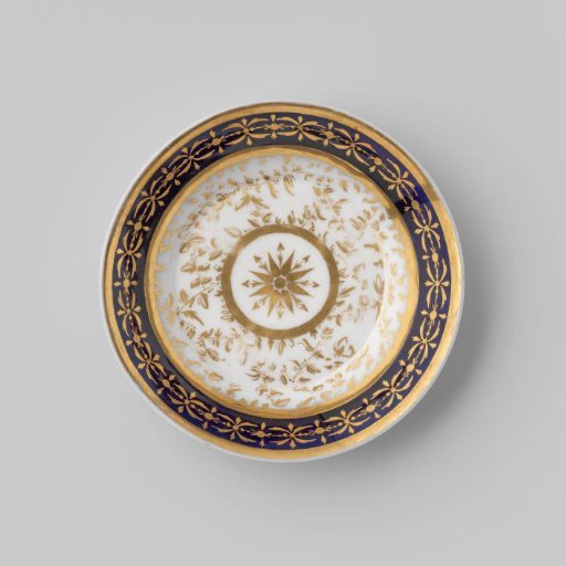 Saucer with foliate scrolls
