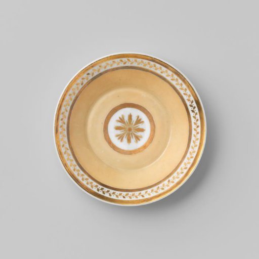 Saucer with a roundel