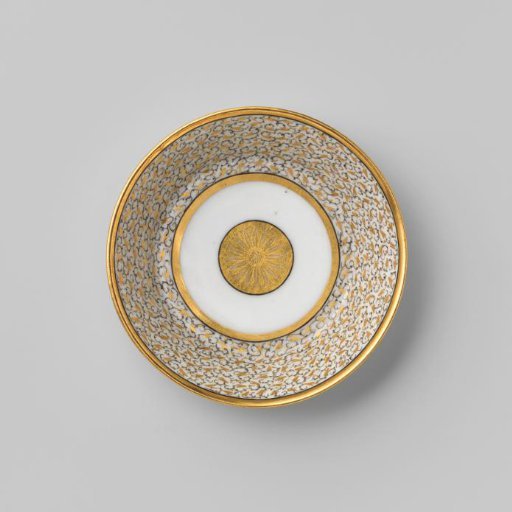 Saucer with continuous foliate scrolls