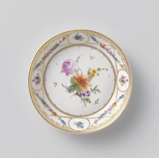 Saucer with bouquets and a border with garlands