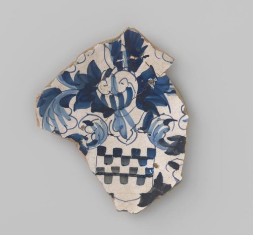 Fragment, belonging to a lot of 33 pieces