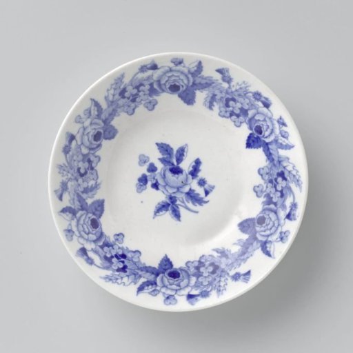 Dish of porcelain, pâte tendre, decorated in blue and white