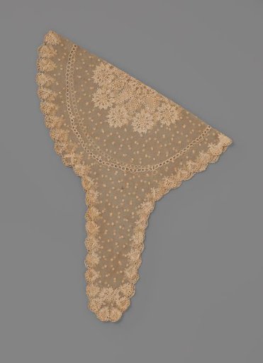 Tulle cap stuffed with leaves and stars
