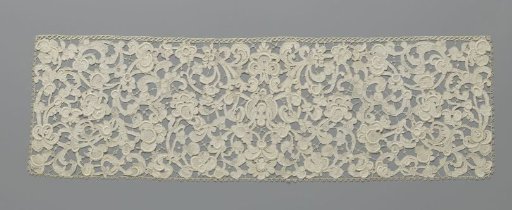 Bobbin lace jabot with a symmetrical pattern of volute scrolls and flowers