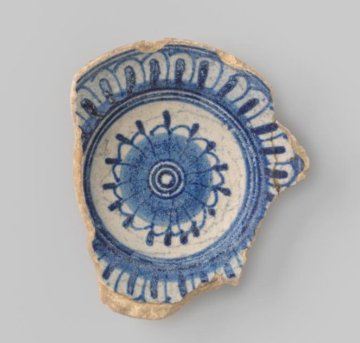 Plate of white-fired earthenware with white glaze on the upper side, decorated in blue with a stylized flower on the flat and on the rim