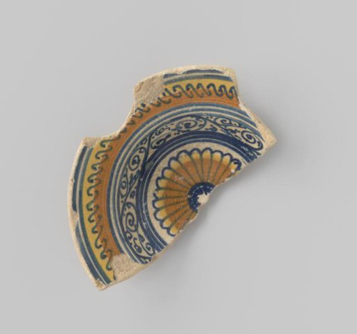 Sherd of white-fired earthenware with white glaze on the upper side, decorated with a stylized flower in blue, yellow and orange