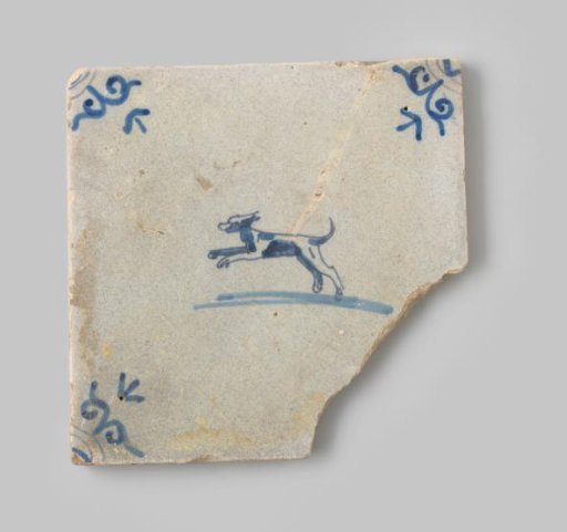 Sherd of a tile of yellow-fired earthenware, decorated on the front with a blue painting of a running dog on a white background, and blue ornaments on the corners of the tile