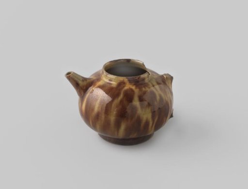 Teapot of yellow-baking earthenware, damaged, with swirled glaze in beige and brown on the exterior
