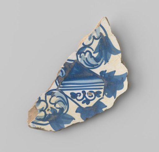 Sherd of white-fired earthenware with white glaze on the upper side, decorated with part of a coat of arms with plumes in blue