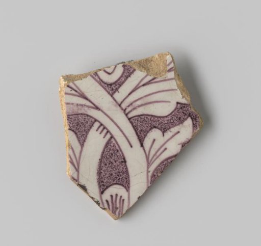 Fragment of a tile with a yellow-fired shard, with white glaze, featuring a drawing in manganese purple of floral ornaments.