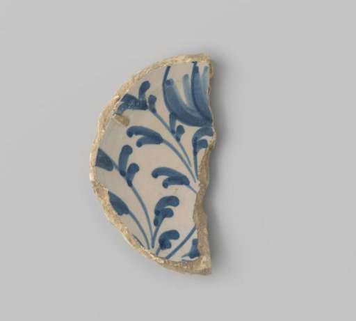 Sherd of white-firing earthenware, with a decoration on the front of plants in blue
