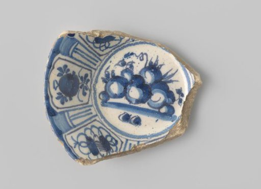 Sherd of white-firing earthenware, with an oriental decoration of fruits in blue on the front