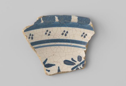 Fragment of white-firing earthenware, with a painting in blue on a white ground on the upper side