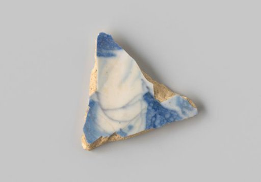 Fragment of white-firing earthenware, with a painting in blue on a white ground on the outside