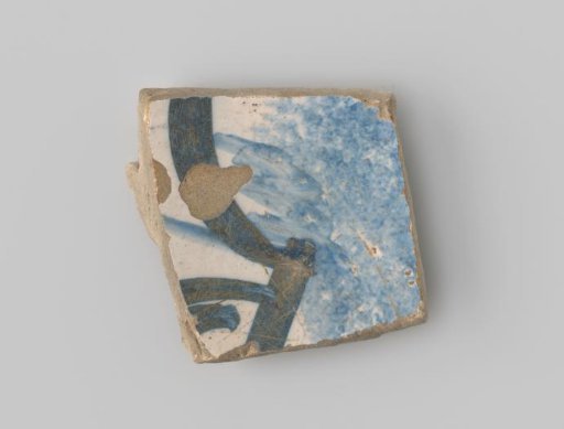 Fragment of reddish-firing earthenware, with a painting in blue on a grey ground on the outside