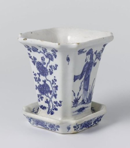 Saucer for a flowerpot of faience
