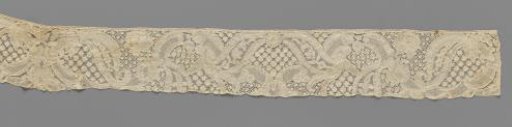 Strip of bobbin lace with symmetrical pattern and richly worked coarse ornamental grounds