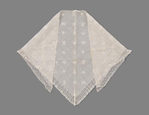 Linen batiste fichu, triangular, trimmed with straw bouquets of cotton and edged on two sides with a partially gathered strip of Mechlin lace