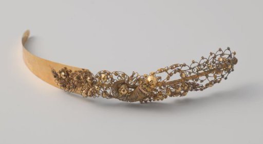 Gold brooch