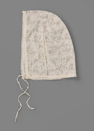 Cap of six strips of bobbin lace with leaves and flowers