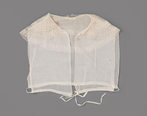 Tulle collar attached to a cotton chemisette