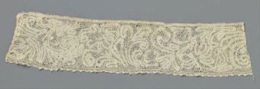 Strip of bobbin lace