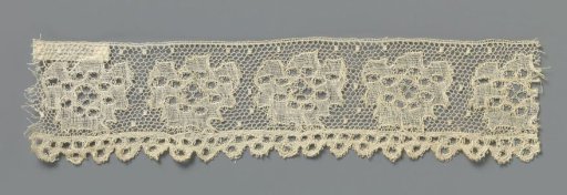 Strip of bobbin lace with irregularly shaped flowers