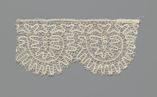 Strip of bobbin lace with two half-round shells with a stylized half flower with a pinecone-shaped flower center