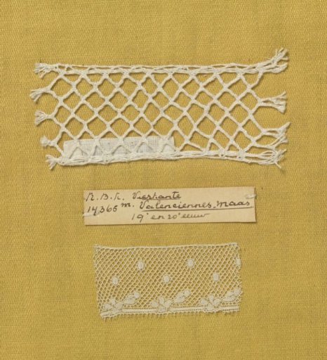 Steel bobbin lace with coarse thread as an example of a square Valenciennes ground (mesh ground)